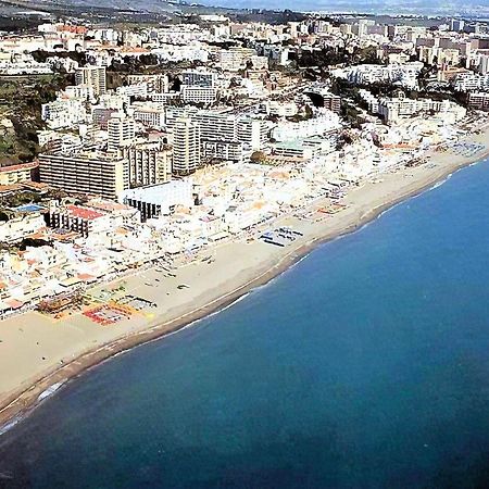 Apartamento Torremolinos: Beachside Retreat with Pool and Free Parking Exterior photo