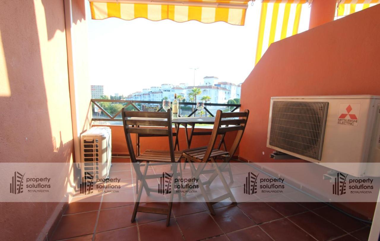 Apartamento Torremolinos: Beachside Retreat with Pool and Free Parking Exterior photo
