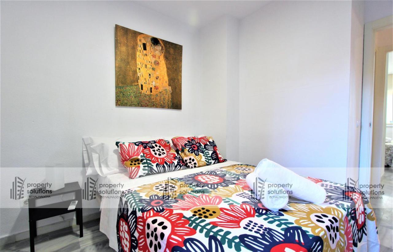 Apartamento Torremolinos: Beachside Retreat with Pool and Free Parking Exterior photo
