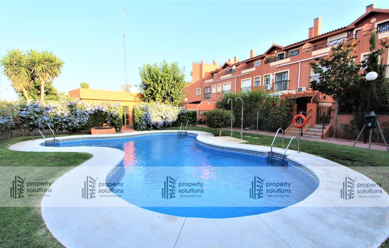 Apartamento Torremolinos: Beachside Retreat with Pool and Free Parking Exterior photo