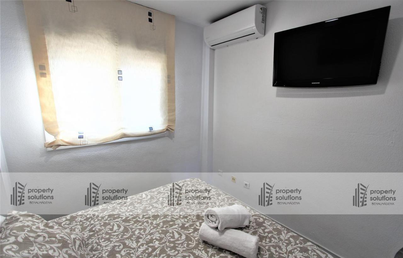 Apartamento Torremolinos: Beachside Retreat with Pool and Free Parking Exterior photo