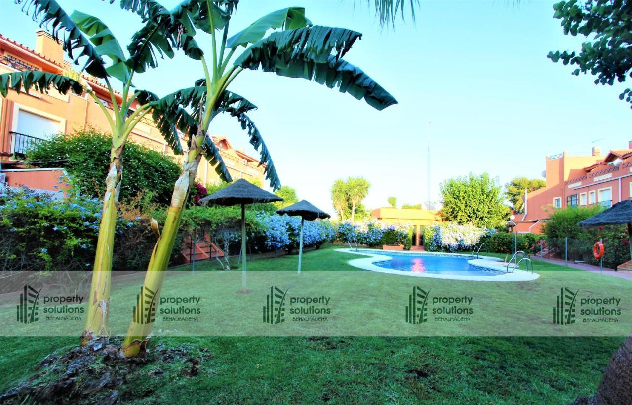 Apartamento Torremolinos: Beachside Retreat with Pool and Free Parking Exterior photo