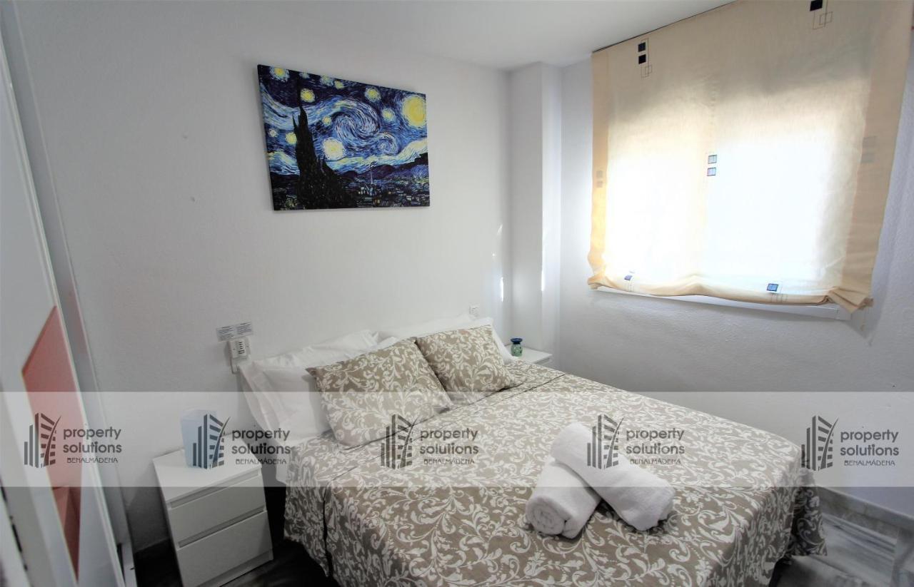 Apartamento Torremolinos: Beachside Retreat with Pool and Free Parking Exterior photo