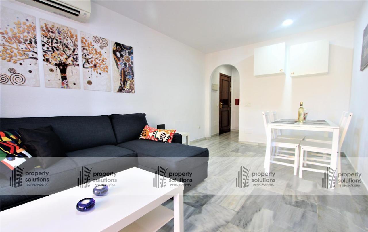 Apartamento Torremolinos: Beachside Retreat with Pool and Free Parking Exterior photo