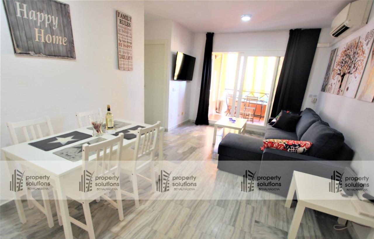 Apartamento Torremolinos: Beachside Retreat with Pool and Free Parking Exterior photo