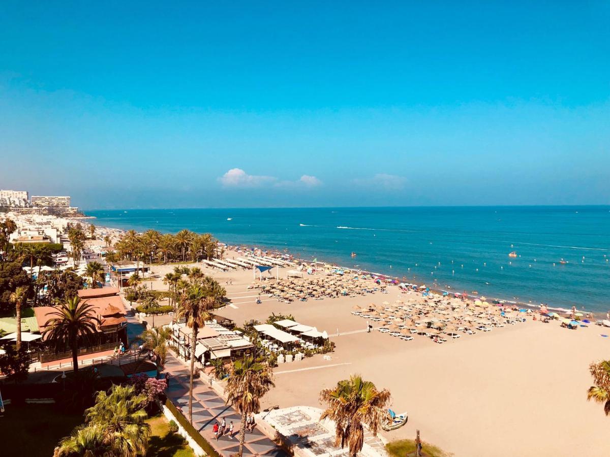 Apartamento Torremolinos: Beachside Retreat with Pool and Free Parking Exterior photo